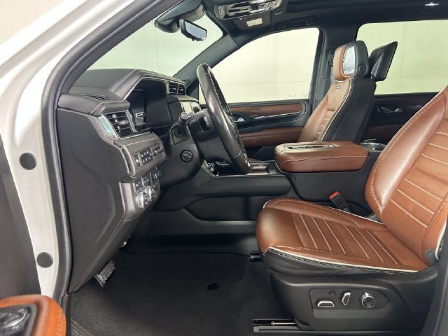 Used 2024 GMC Yukon XL Denali Ultimate AWD/4WD image 11