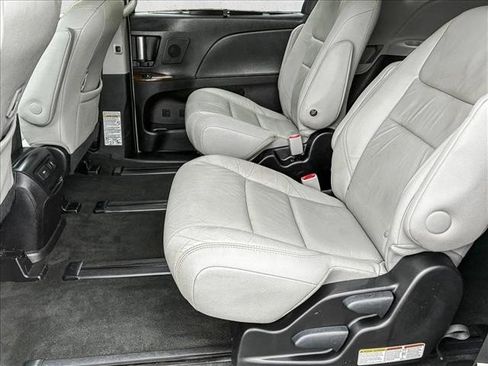 Used 2016 Toyota Sienna Limited Premium image 26