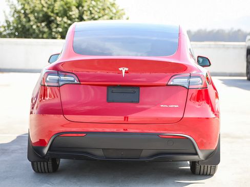 Used 2021 Tesla Model Y Long Range AWD/4WD image 6