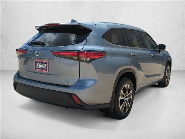 Used 2023 Toyota Highlander XLE FWD image 5