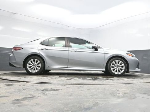 Used 2018 Toyota Camry LE image 33