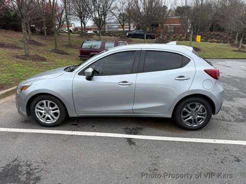 Used 2020 Toyota Yaris LE image 8