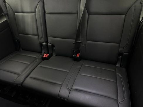Used 2025 Chevrolet Suburban Z71 AWD/4WD image 30