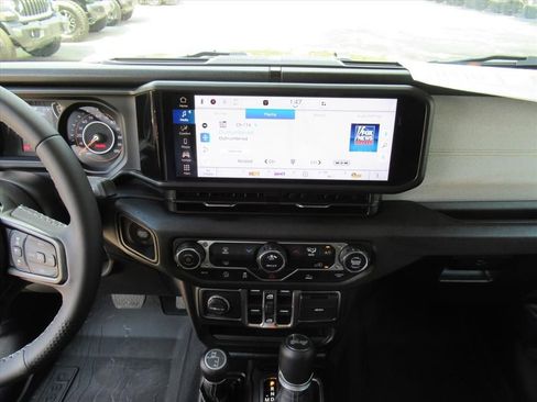 Used 2025 Jeep Wrangler Sport S image 19