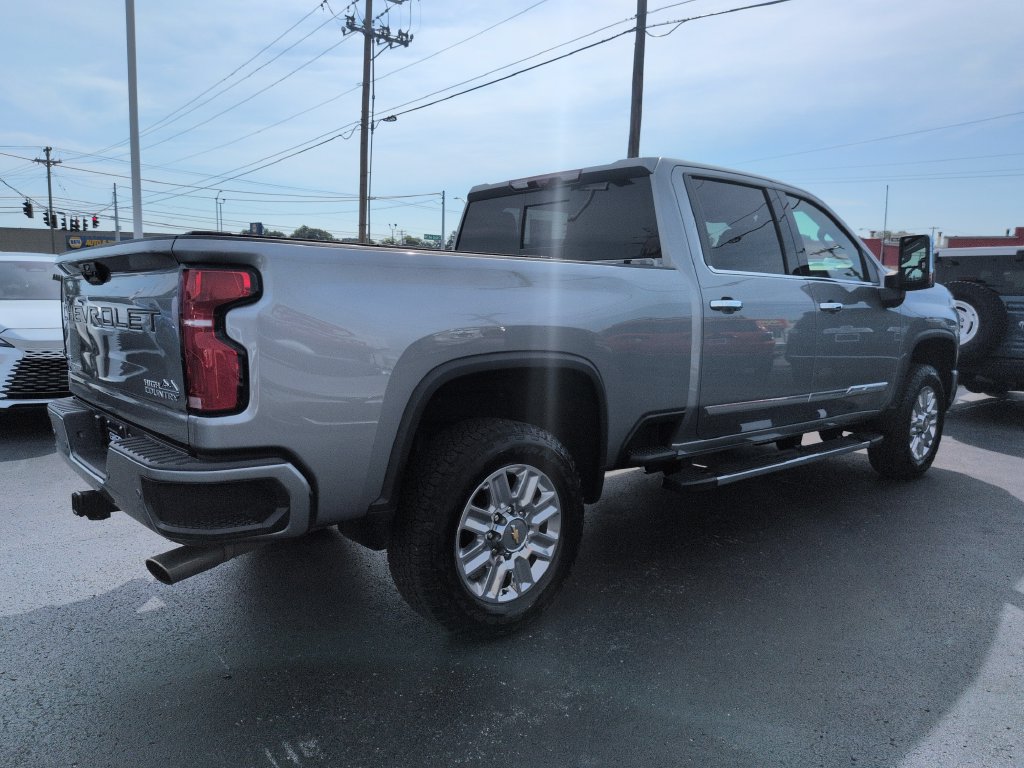 Used 2025 Chevrolet Silverado 2500 High Country w/ Technology Package AWD/4WD image 5