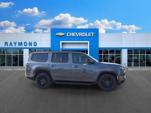 Used 2024 Jeep Wagoneer Series II AWD/4WD image 2