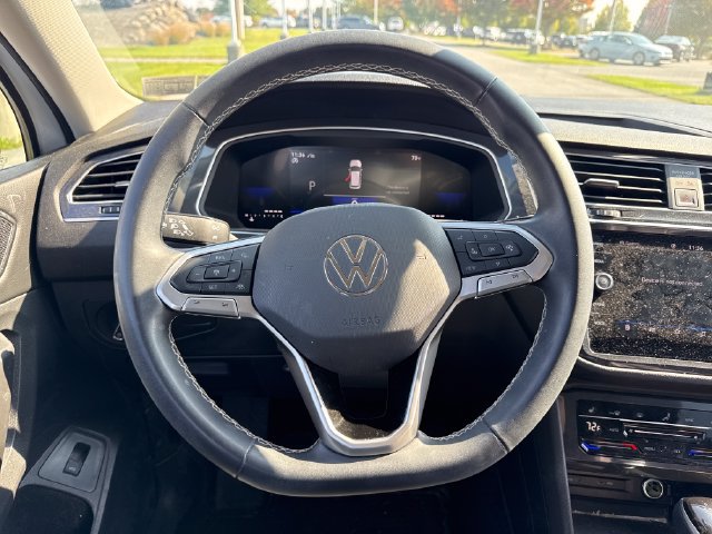 Used 2024 Volkswagen Tiguan SE AWD/4WD image 21