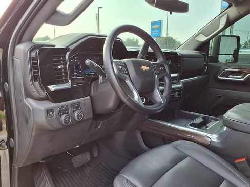 Used 2025 Chevrolet Silverado 2500 LT w/ Leather Package AWD/4WD image 25