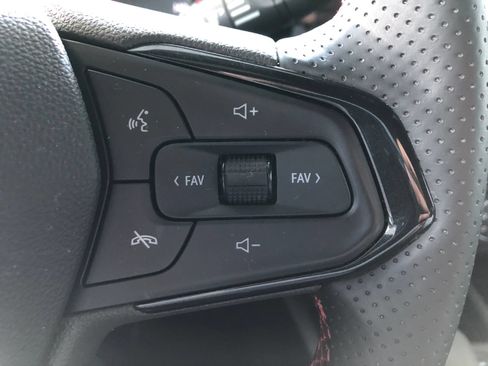 Used 2024 Chevrolet Trax RS w/ Driver Confidence Package FWD image 32