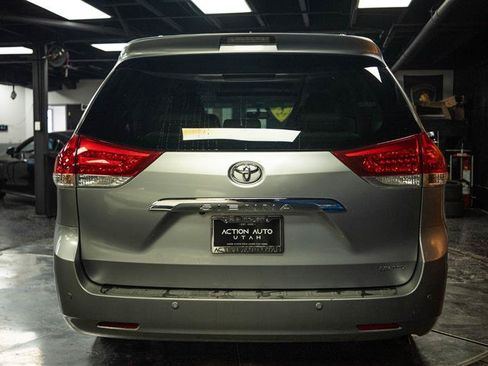 Used 2012 Toyota Sienna Limited w/ Premium Pkg FWD image 6