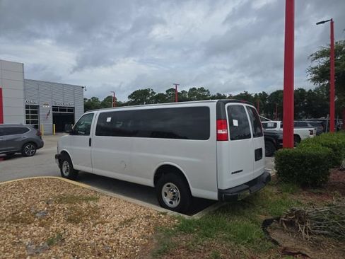 Used 2024 Chevrolet Express 3500 LT w/ LT Preferred Equipment Group RWD image 3