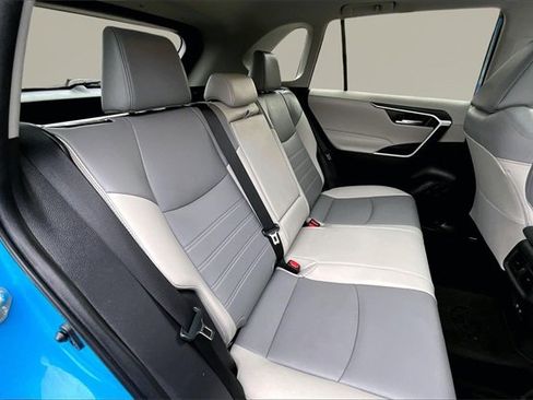Used 2021 Toyota RAV4 XLE Premium image 21