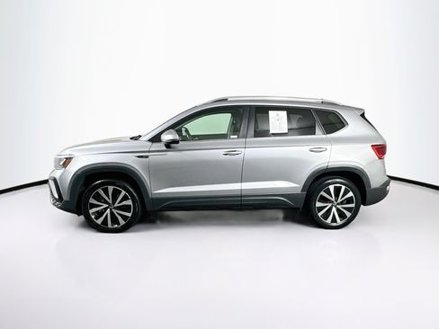 Used 2024 Volkswagen Taos SE FWD image 4