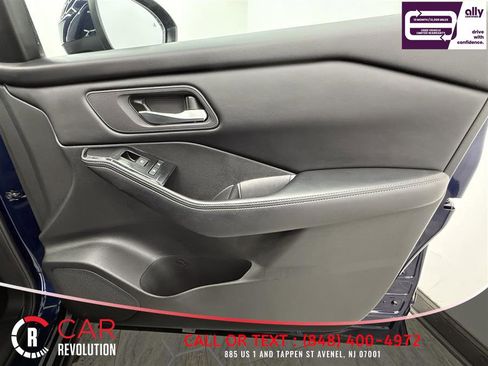 Used 2024 Nissan Rogue SV image 54