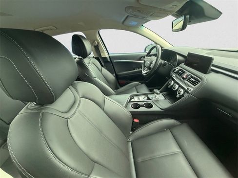 Used 2023 Genesis G70 2.0T image 10