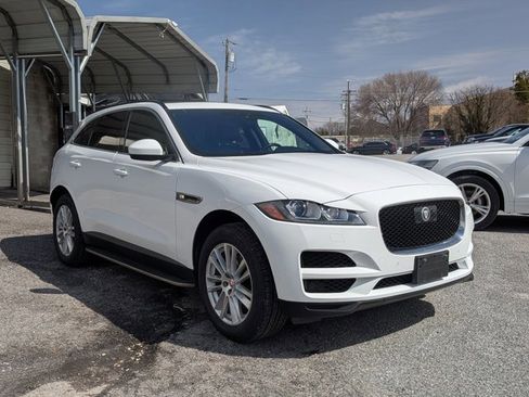 Used 2019 Jaguar F-PACE Prestige image 3