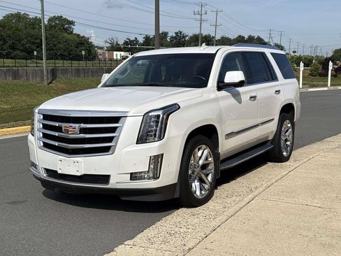 Used 2019 Cadillac Escalade Premium Luxury AWD/4WD image 21