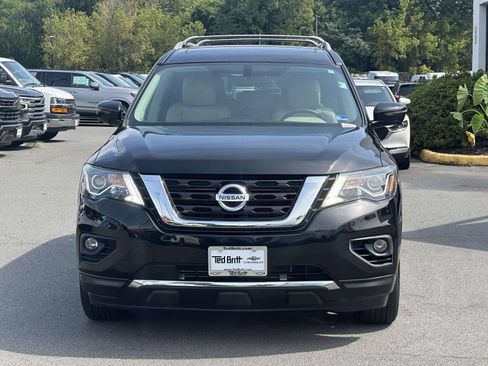 Used 2017 Nissan Pathfinder Platinum w/ Family Entertainment Package AWD/4WD image 2