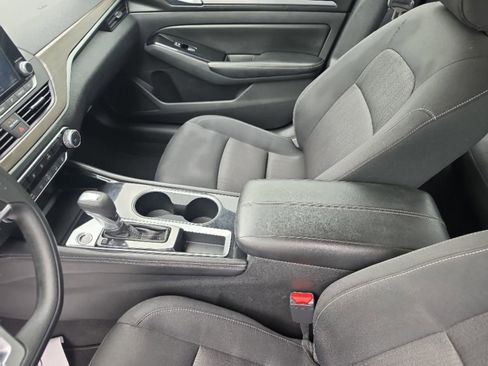 Used 2023 Nissan Altima 2.5 SV FWD image 19