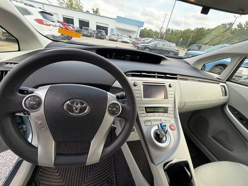 Used 2015 Toyota Prius Three FWD image 15