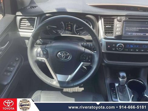 Used 2015 Toyota Highlander XLE AWD/4WD image 17
