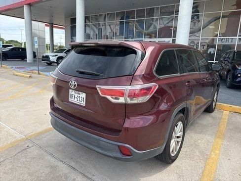 Used 2016 Toyota Highlander LE FWD image 8
