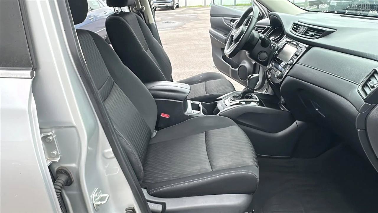 Used 2017 Nissan Rogue SV w/ SV Premium Package AWD/4WD image 37
