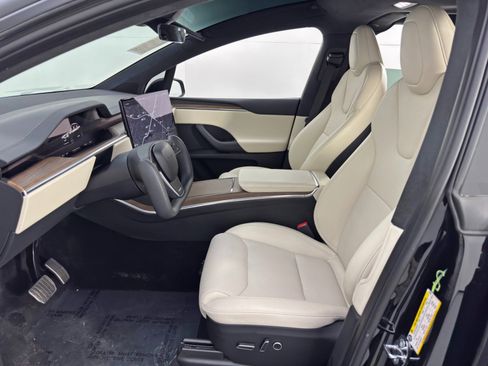 Used 2023 Tesla Model X image 16