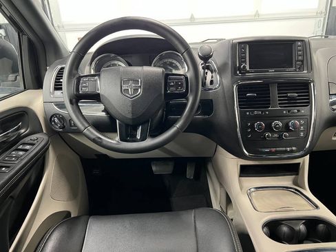 Used 2018 Dodge Grand Caravan SXT FWD image 8