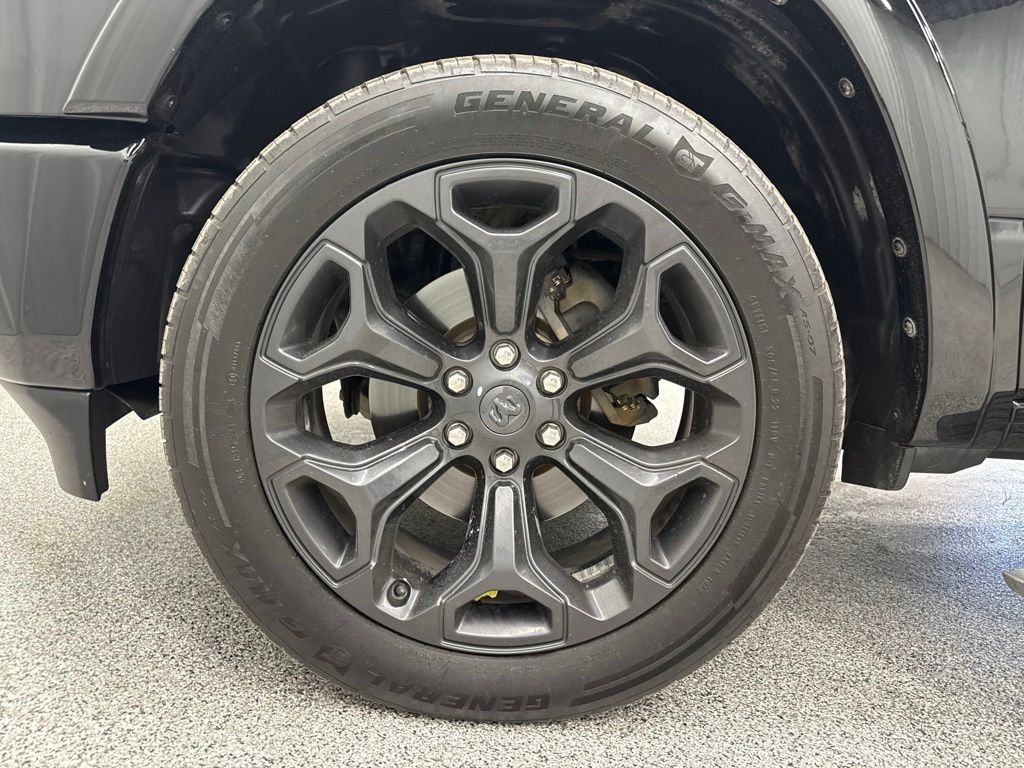 Used 2020 RAM 1500 Limited w/ Black Appearance Package AWD/4WD image 12