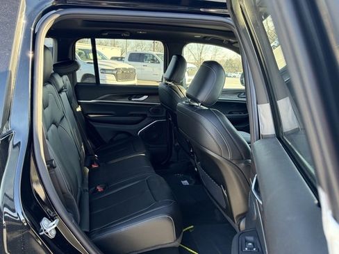 New 2026 Jeep Grand Cherokee Limited image 32