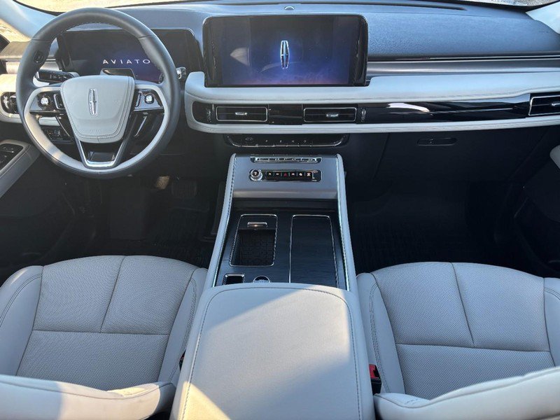 New 2026 Lincoln Aviator AWD w/ Jet Appearance Package image 14