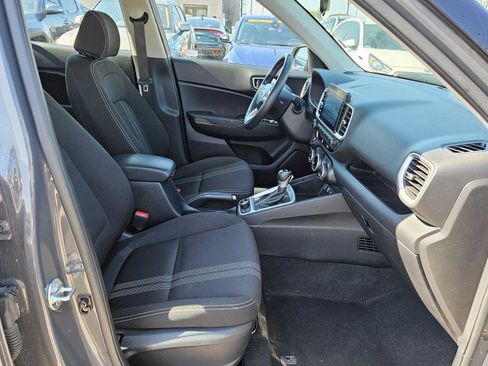 Used 2025 Hyundai Venue SEL FWD image 19