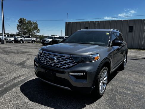 Used 2023 Ford Explorer Platinum w/ Premium Technology Package AWD/4WD image 18
