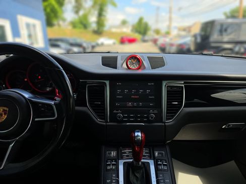 Used 2017 Porsche Macan AWD/4WD image 14