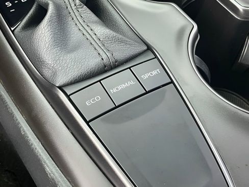 Used 2024 Toyota Camry SE w/ Convenience Package image 30