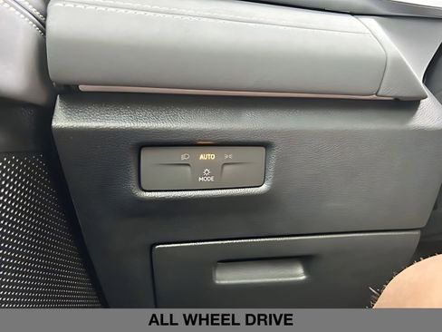 New 2026 Volkswagen Tiguan SE image 18