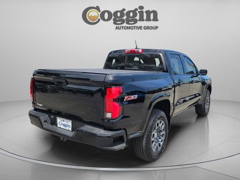 Used 2024 Chevrolet Colorado Z71 AWD/4WD image 3