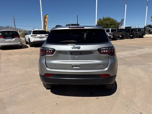 Used 2023 Jeep Compass Latitude w/ Sun and Sound Group AWD/4WD image 6