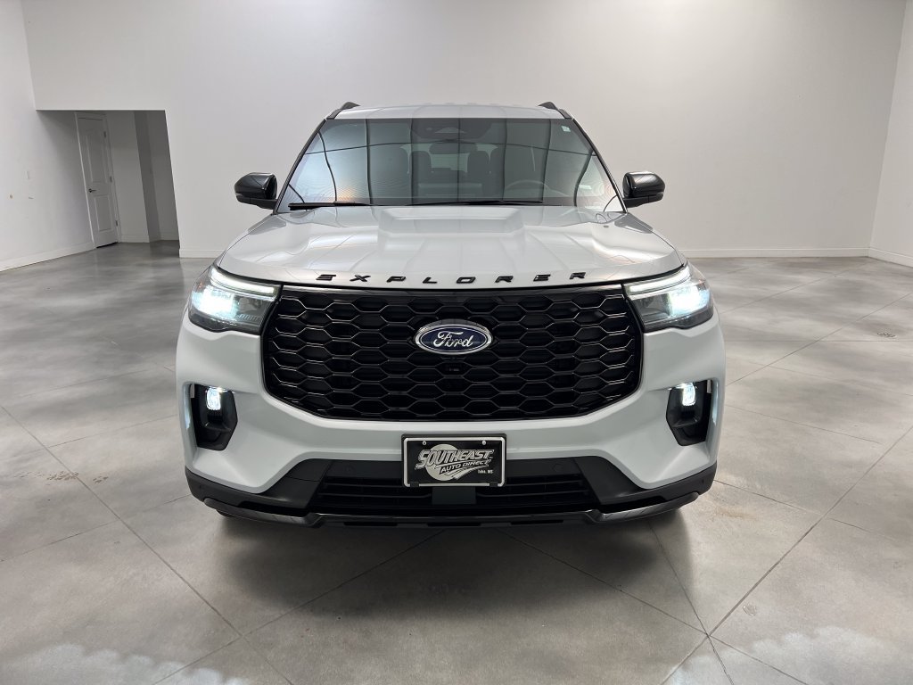Used 2026 Ford Explorer ST-Line AWD/4WD image 3