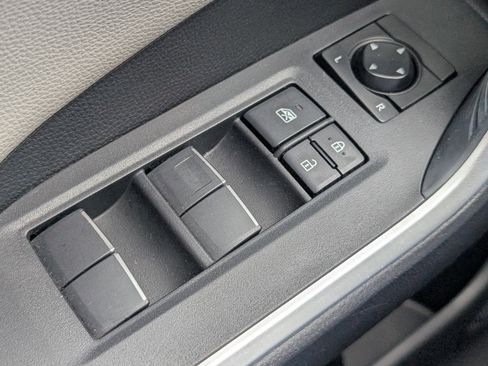 Used 2019 Toyota RAV4 Limited image 23