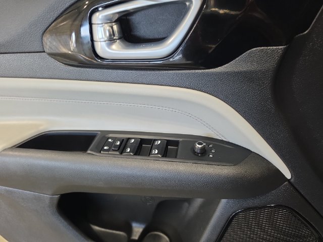 Used 2025 Jeep Compass Limited AWD/4WD image 22