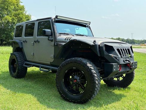 Used 2017 Jeep Wrangler Unlimited Sport w/ Quick Order Package 24S AWD/4WD image 3
