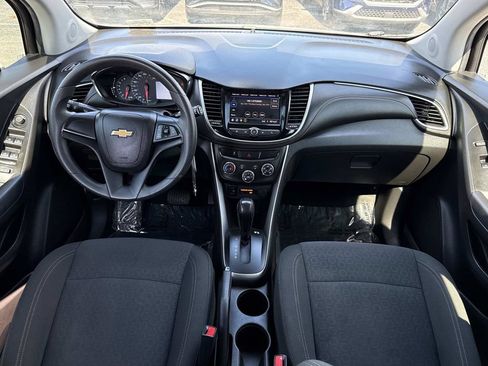 Used 2020 Chevrolet Trax LS FWD image 17