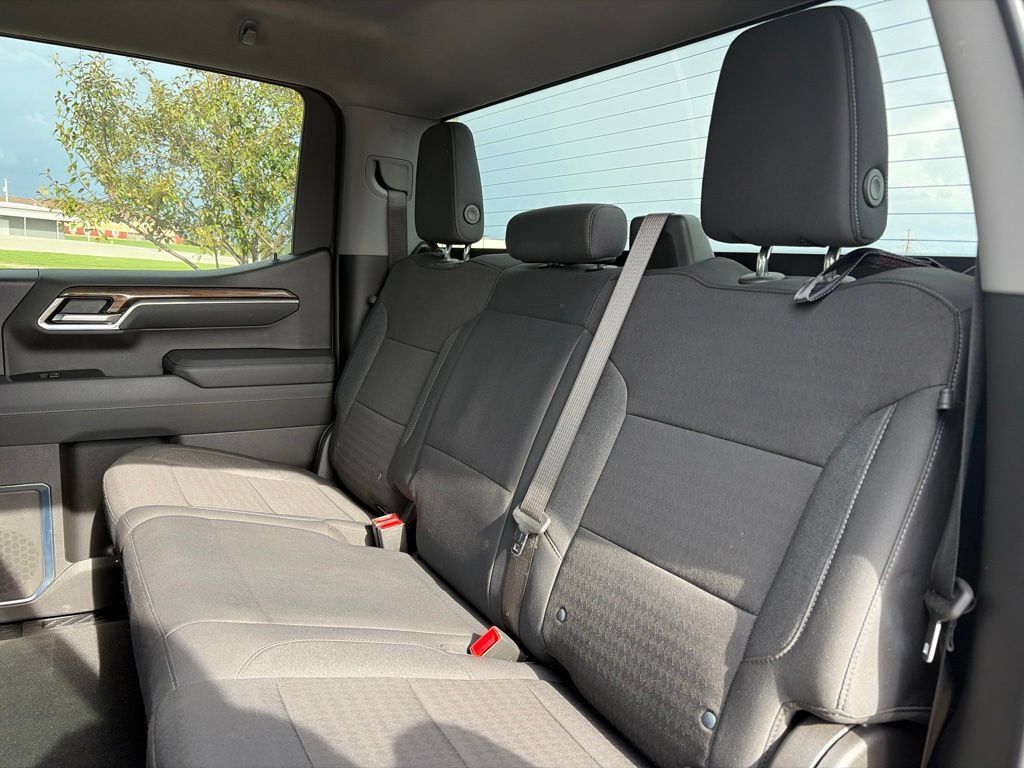 Used 2025 Chevrolet Silverado 1500 LT AWD/4WD image 38