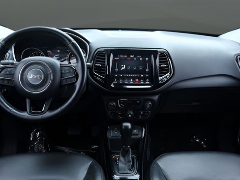 Used 2018 Jeep Compass Latitude w/ Popular Equipment Group FWD image 16
