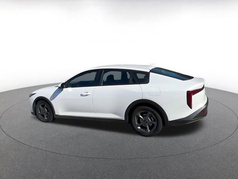 Used 2025 Kia K4 LXS image 10