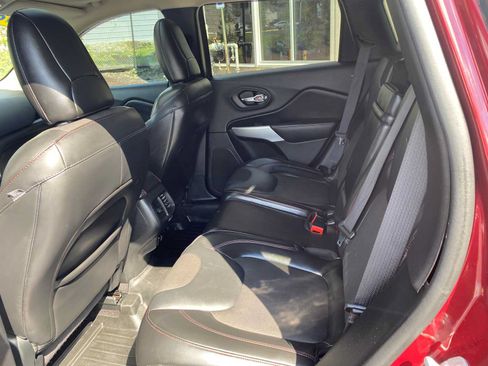 Used 2018 Jeep Cherokee Trailhawk w/ Comfort/Convenience Group AWD/4WD image 11