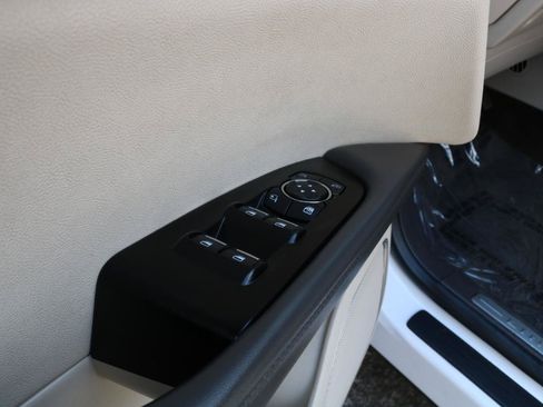 Used 2019 Lincoln Nautilus FWD image 19