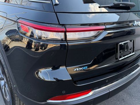 Used 2023 Jeep Grand Cherokee 4WD 4xe image 10